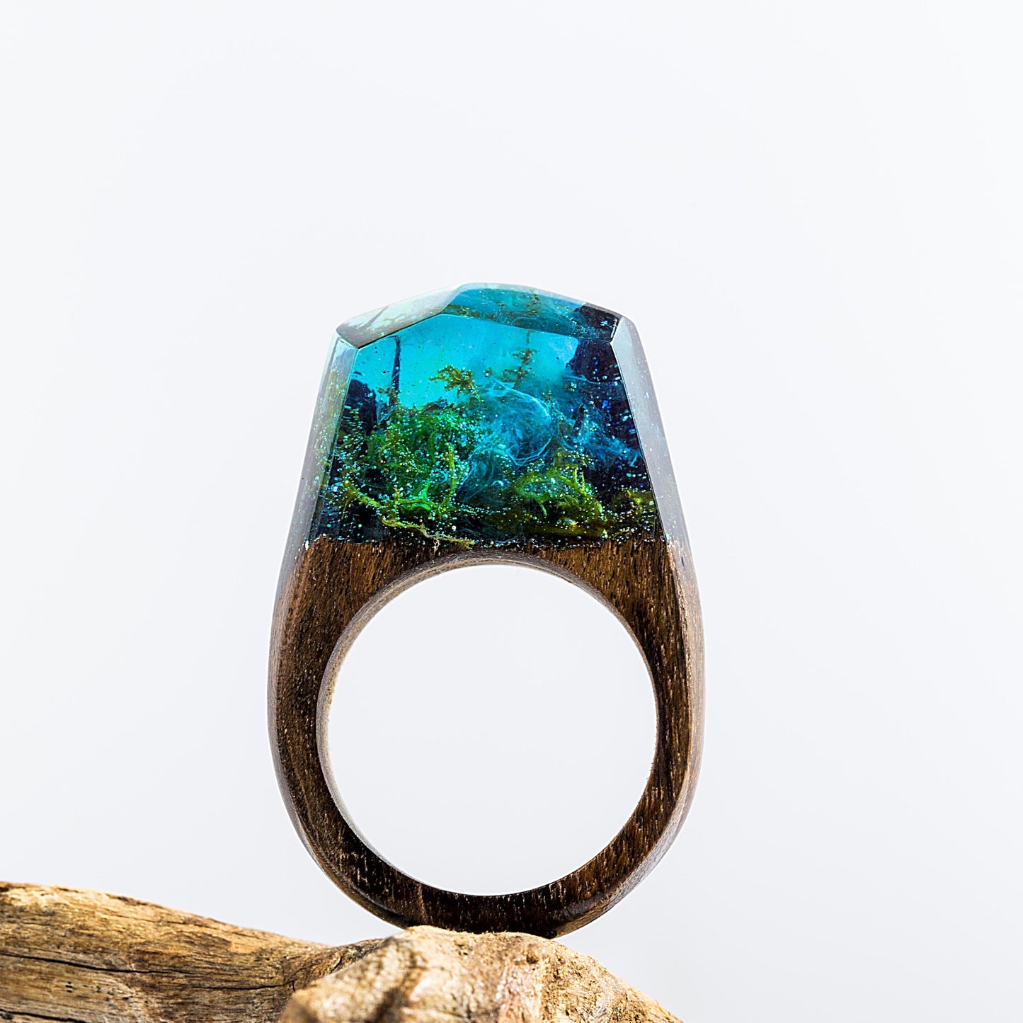 The New Wood Ring Features Explosive Fashion Rings